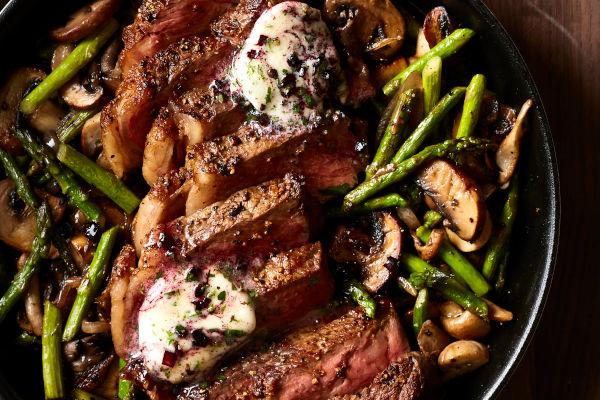 Seared Roast Beef with Asparagus and Broccoli
